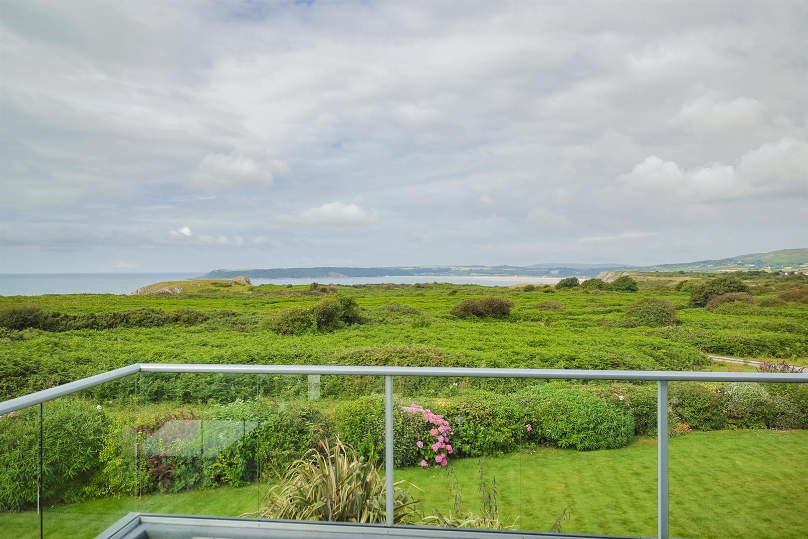 East Cliff, Southgate, Swansea, SA3 2AS